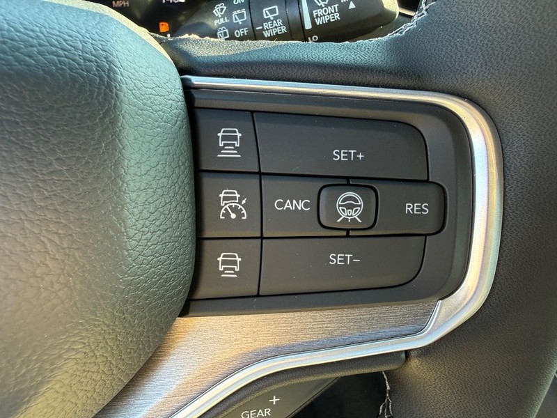 Jeep Grand Wagoneer Vehicle Full-screen Gallery Image 23