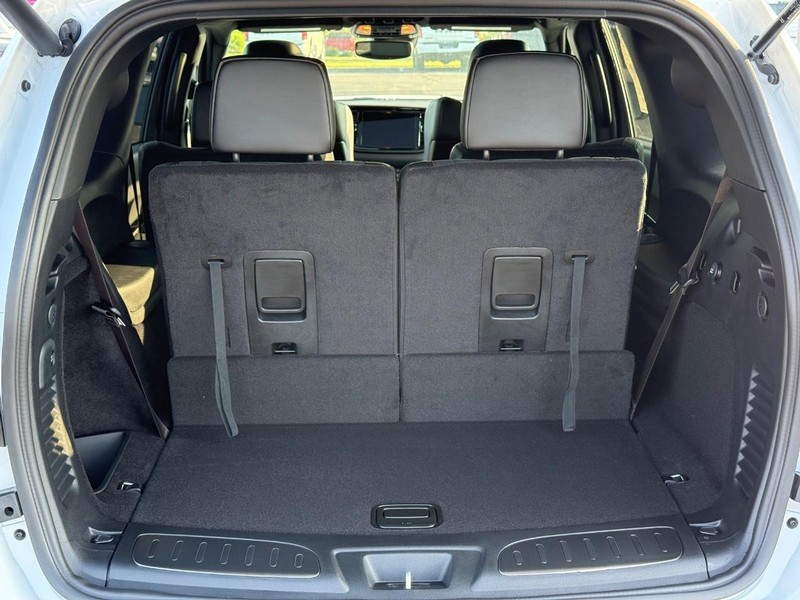 Dodge Durango Vehicle Full-screen Gallery Image 7