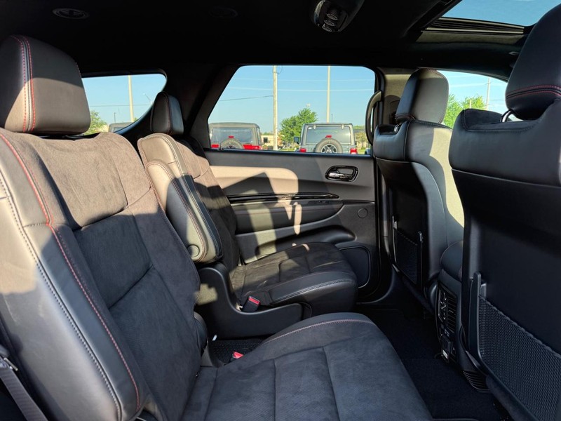 Dodge Durango Vehicle Full-screen Gallery Image 11