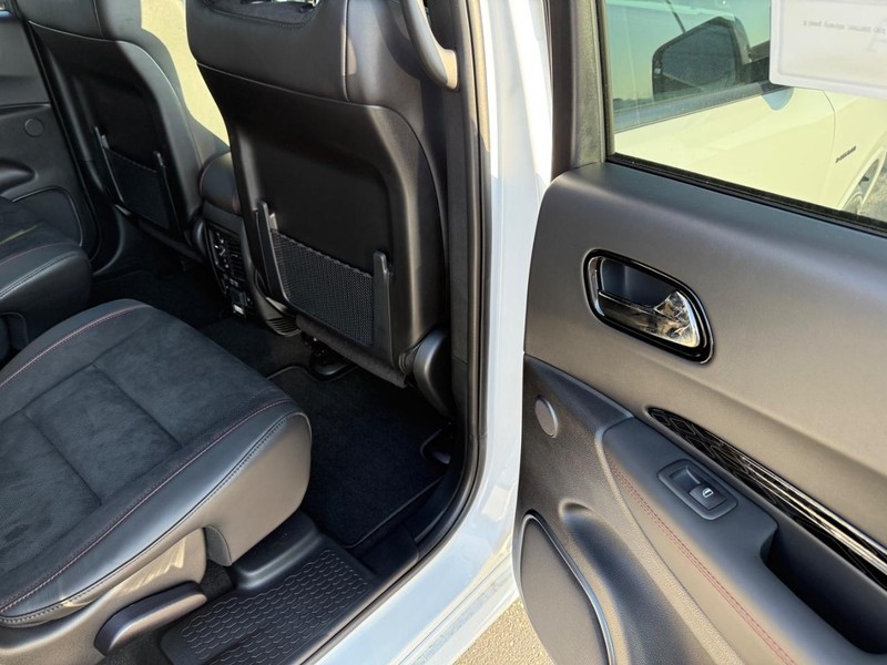 Dodge Durango Vehicle Full-screen Gallery Image 12