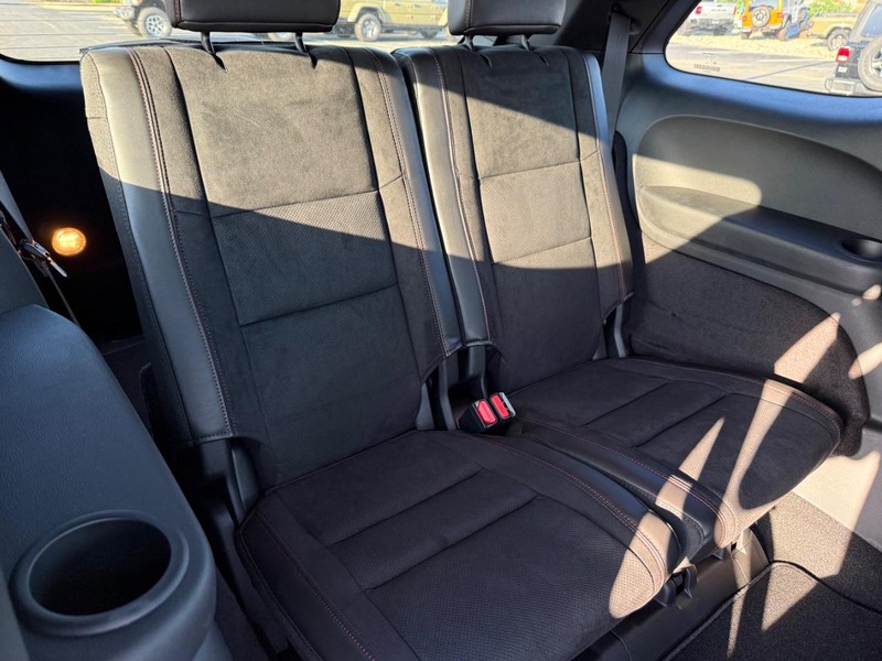 Dodge Durango Vehicle Full-screen Gallery Image 13