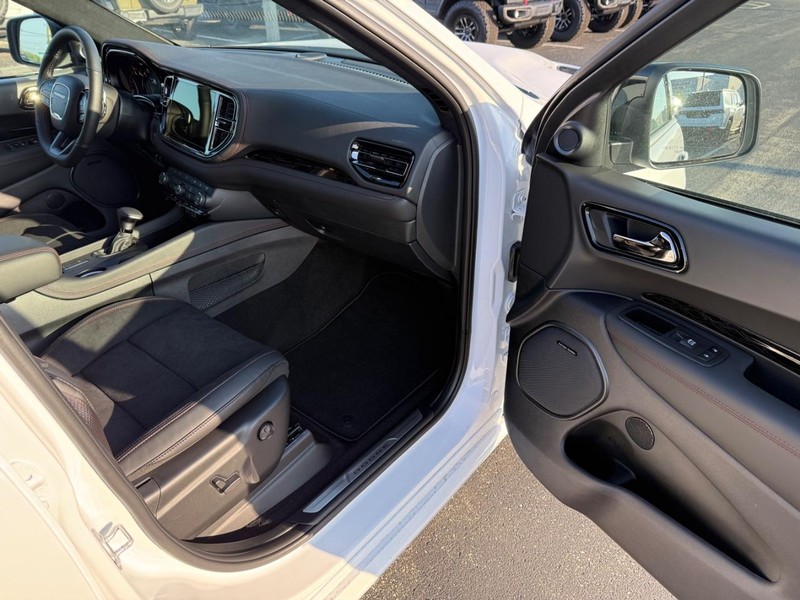 Dodge Durango Vehicle Full-screen Gallery Image 17