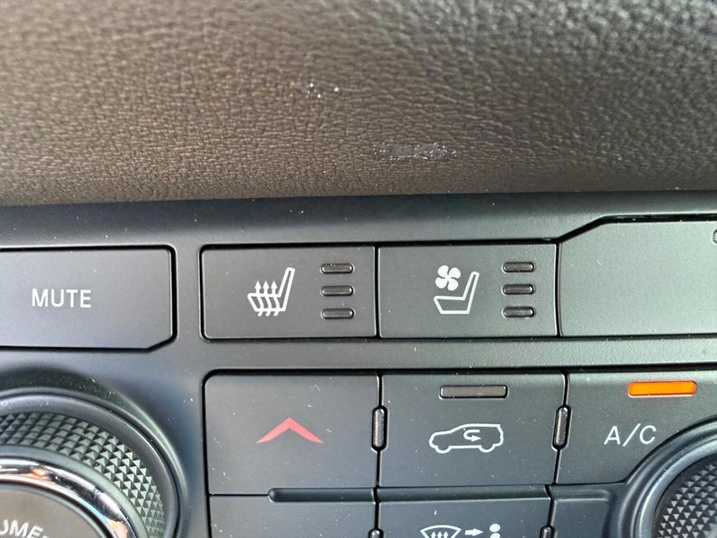 Dodge Durango Vehicle Full-screen Gallery Image 25