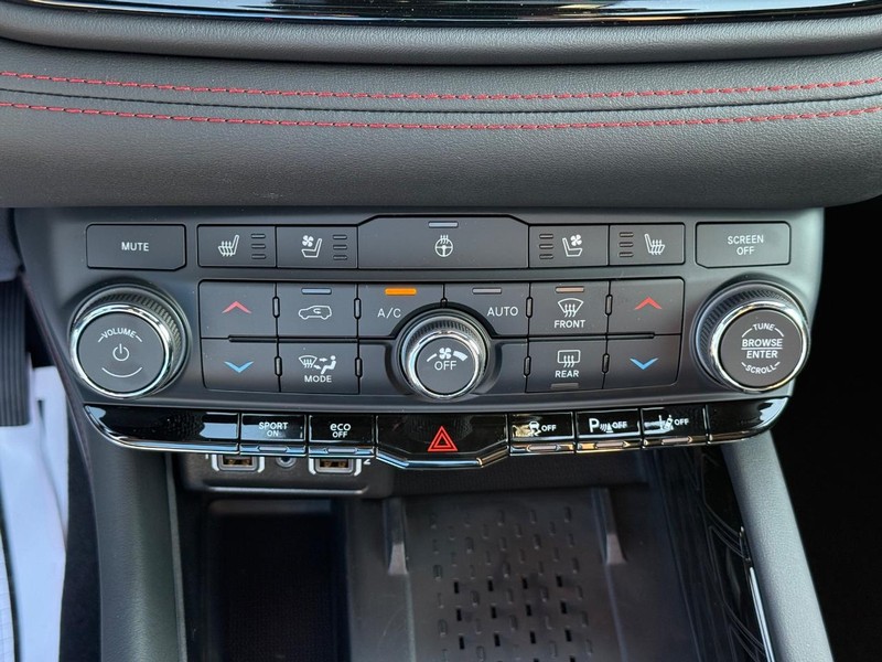 Dodge Durango Vehicle Full-screen Gallery Image 28