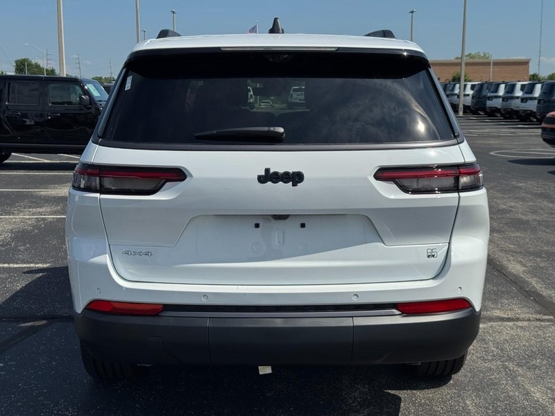 Jeep Grand Cherokee L Vehicle Full-screen Gallery Image 4