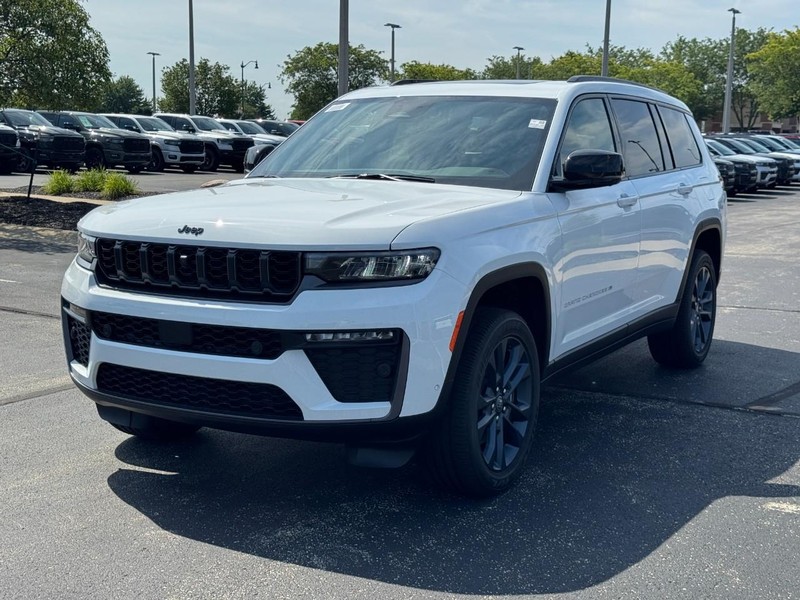 Jeep Grand Cherokee L Vehicle Full-screen Gallery Image 9