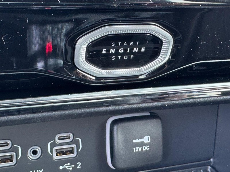 Jeep Grand Cherokee L Vehicle Full-screen Gallery Image 25
