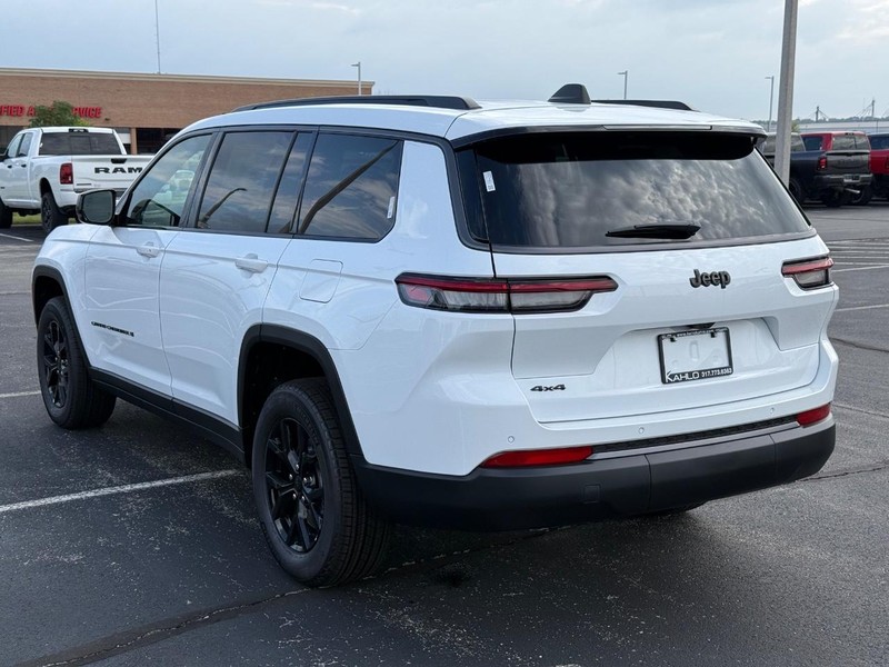 Jeep Grand Cherokee L Vehicle Full-screen Gallery Image 5
