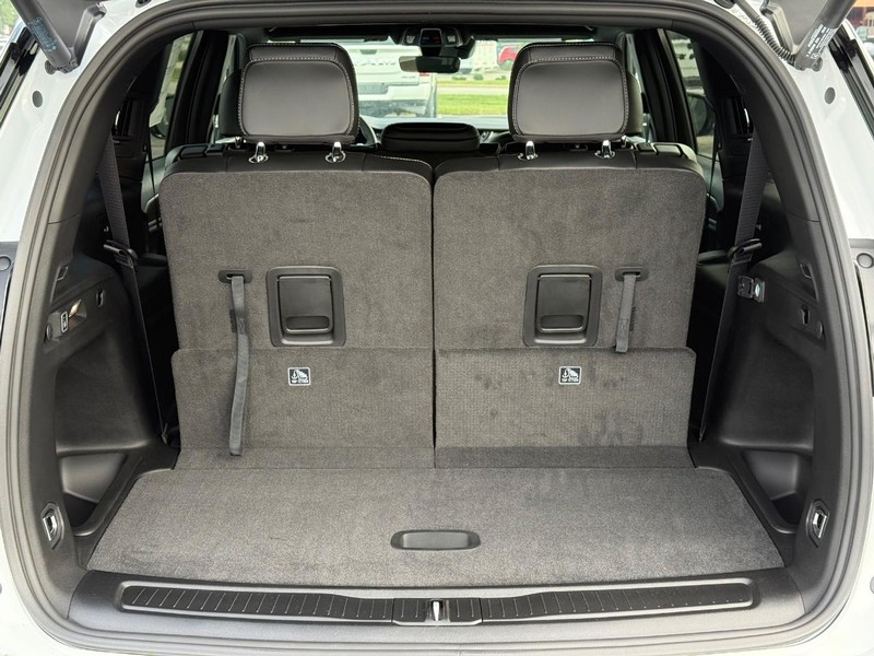 Jeep Grand Cherokee L Vehicle Full-screen Gallery Image 7
