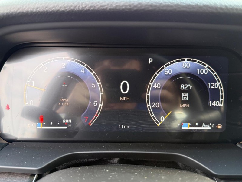Jeep Grand Cherokee L Vehicle Full-screen Gallery Image 31