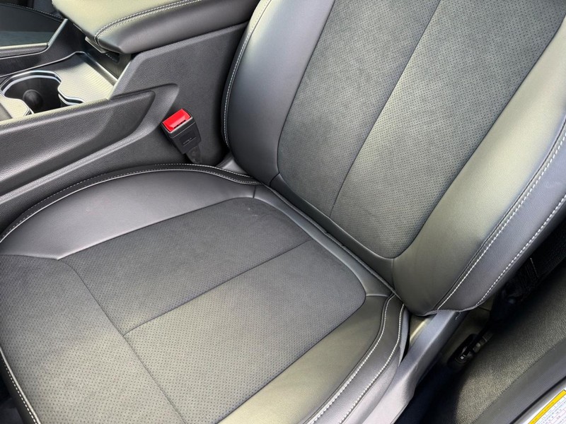 Jeep Grand Cherokee L Vehicle Full-screen Gallery Image 33