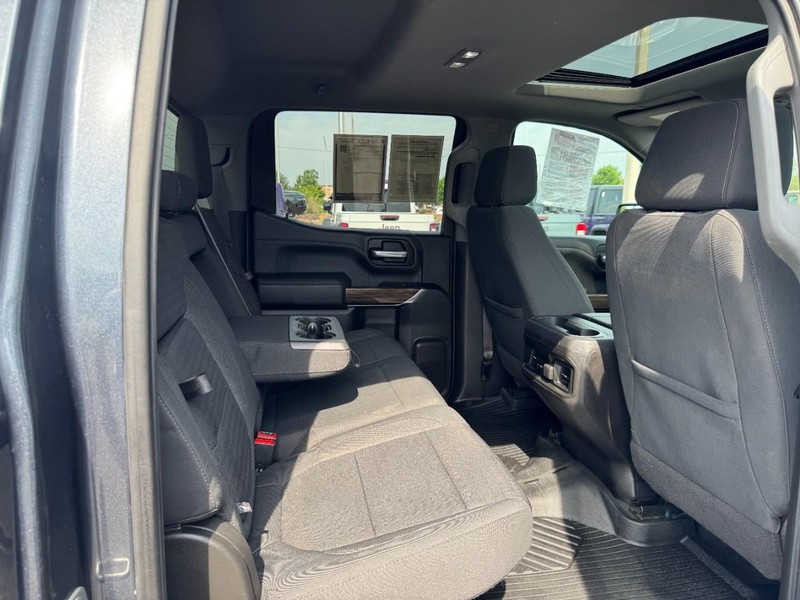 Chevrolet Silverado 1500 Vehicle Full-screen Gallery Image 12