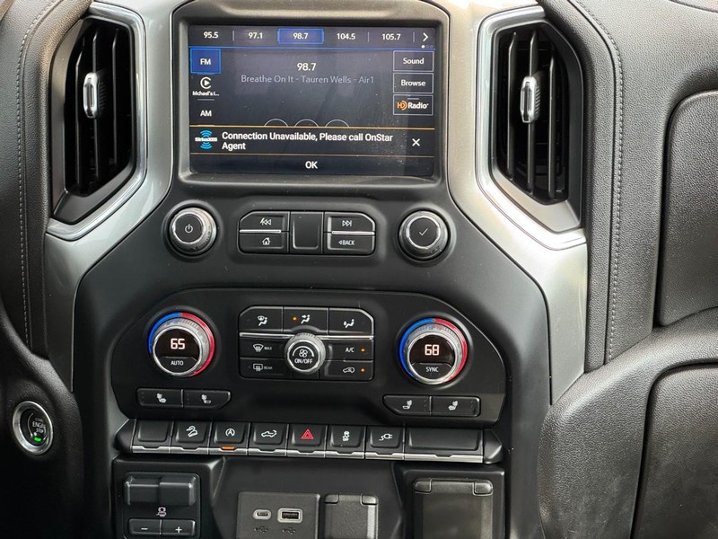 Chevrolet Silverado 1500 Vehicle Full-screen Gallery Image 17
