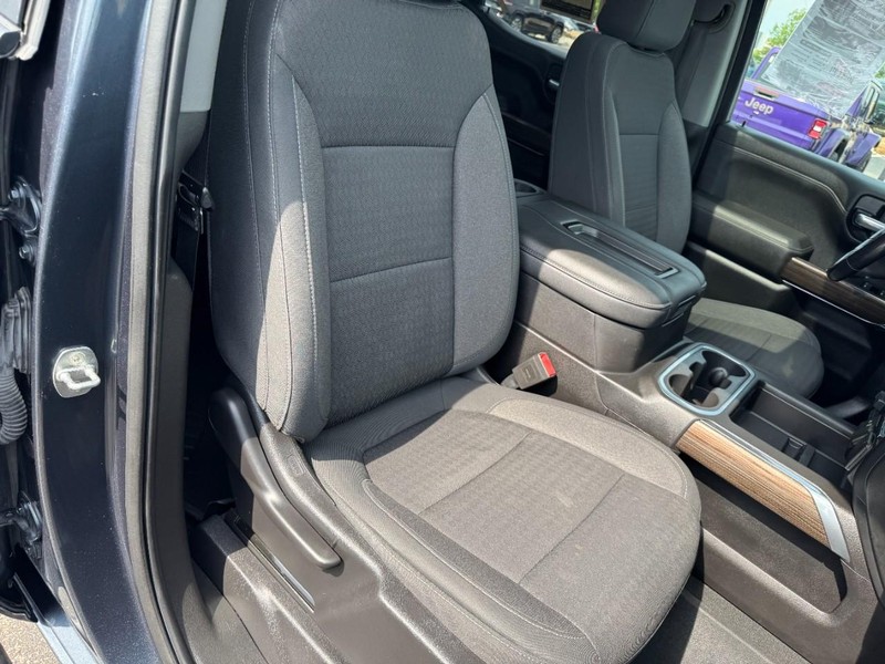 Chevrolet Silverado 1500 Vehicle Full-screen Gallery Image 20