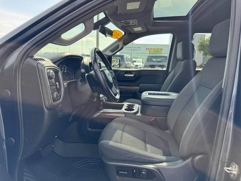 Chevrolet Silverado 1500 Vehicle Full-screen Gallery Image 21