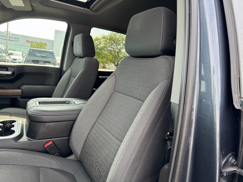 Chevrolet Silverado 1500 Vehicle Full-screen Gallery Image 22