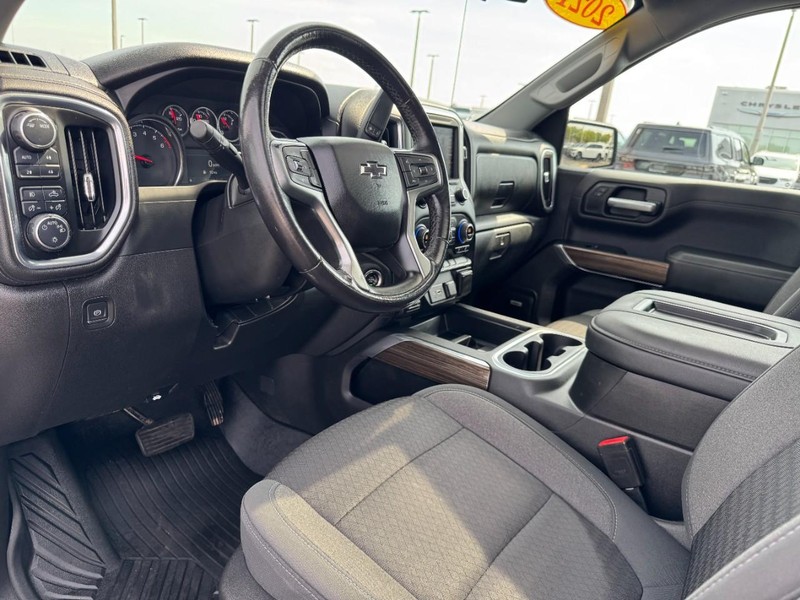Chevrolet Silverado 1500 Vehicle Full-screen Gallery Image 23
