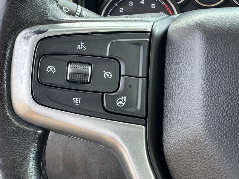 Chevrolet Silverado 1500 Vehicle Full-screen Gallery Image 24