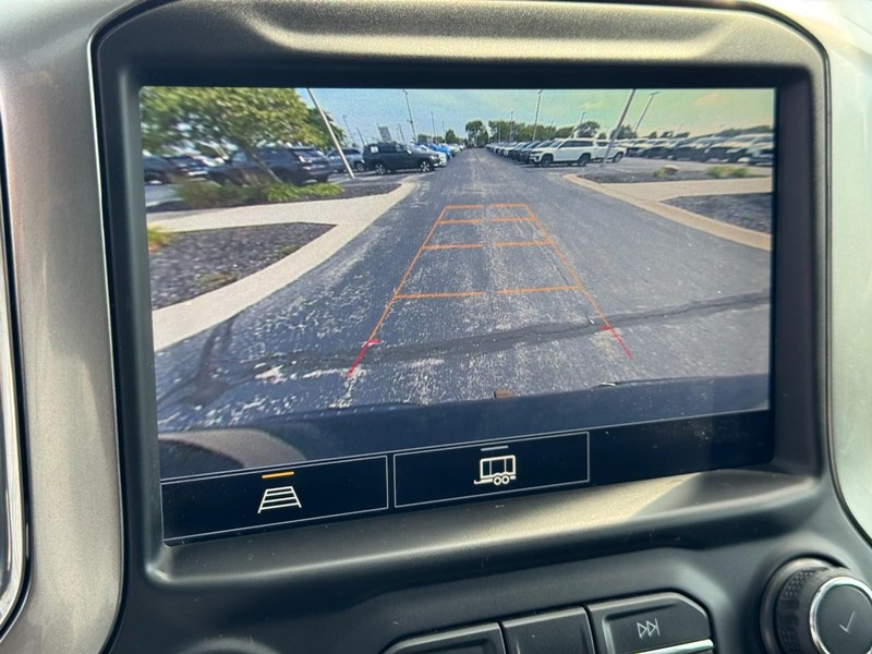 Chevrolet Silverado 1500 Vehicle Full-screen Gallery Image 27