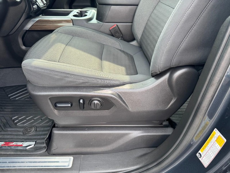 Chevrolet Silverado 1500 Vehicle Full-screen Gallery Image 32
