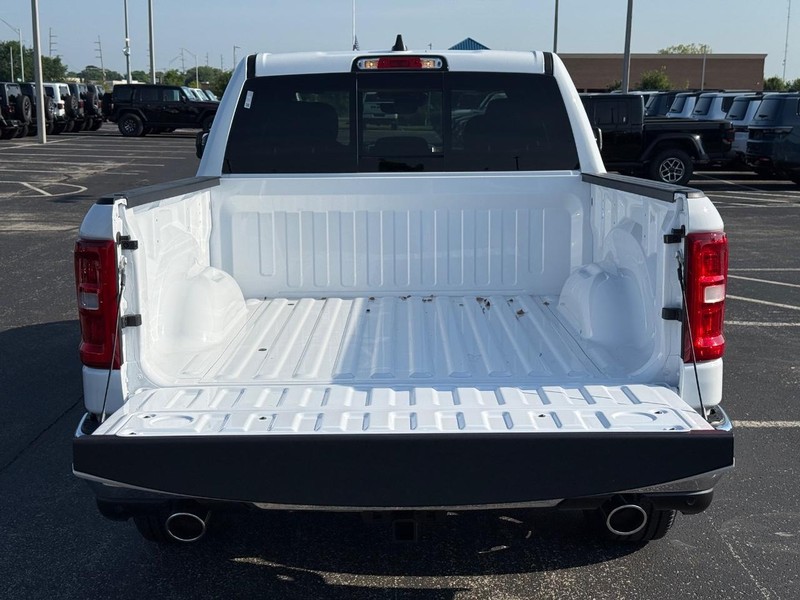 Ram 1500 Vehicle Full-screen Gallery Image 7