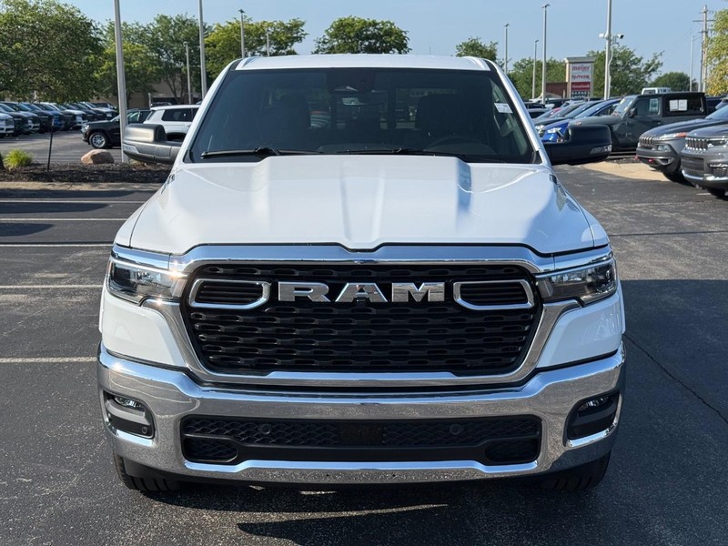 Ram 1500 Vehicle Full-screen Gallery Image 9