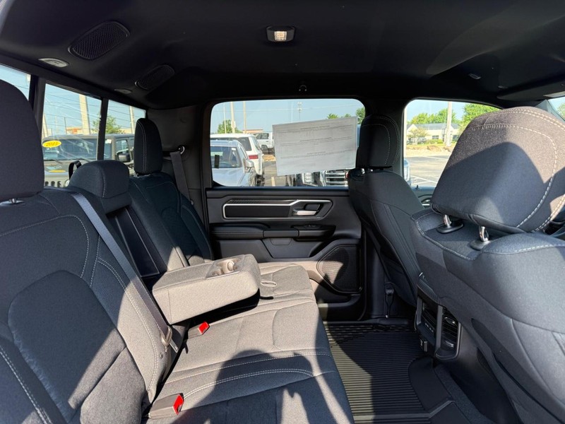 Ram 1500 Vehicle Full-screen Gallery Image 10