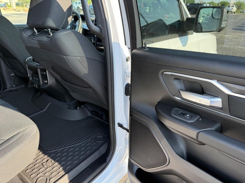 Ram 1500 Vehicle Full-screen Gallery Image 11