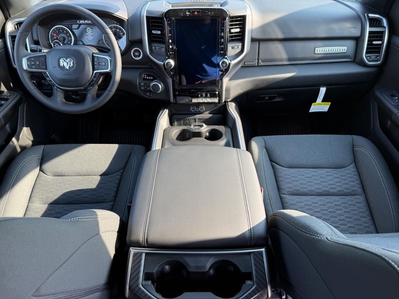 Ram 1500 Vehicle Full-screen Gallery Image 12