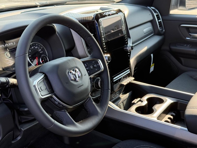 Ram 1500 Vehicle Full-screen Gallery Image 18
