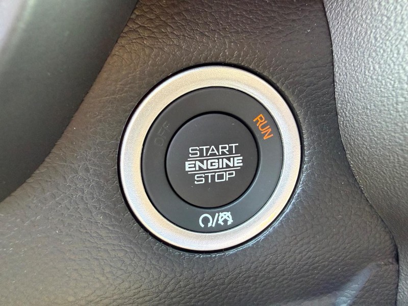Ram 1500 Vehicle Full-screen Gallery Image 21