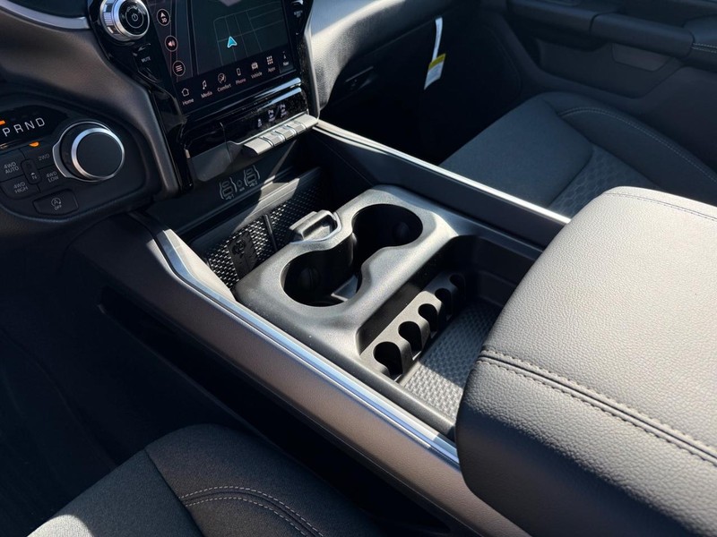 Ram 1500 Vehicle Full-screen Gallery Image 25