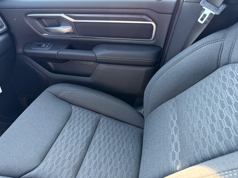 Ram 1500 Vehicle Full-screen Gallery Image 26