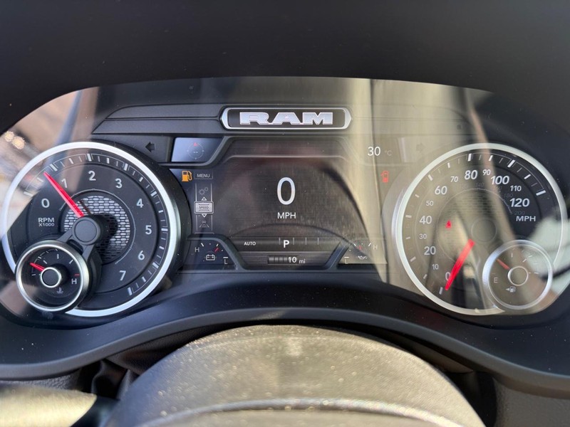 Ram 1500 Vehicle Full-screen Gallery Image 27