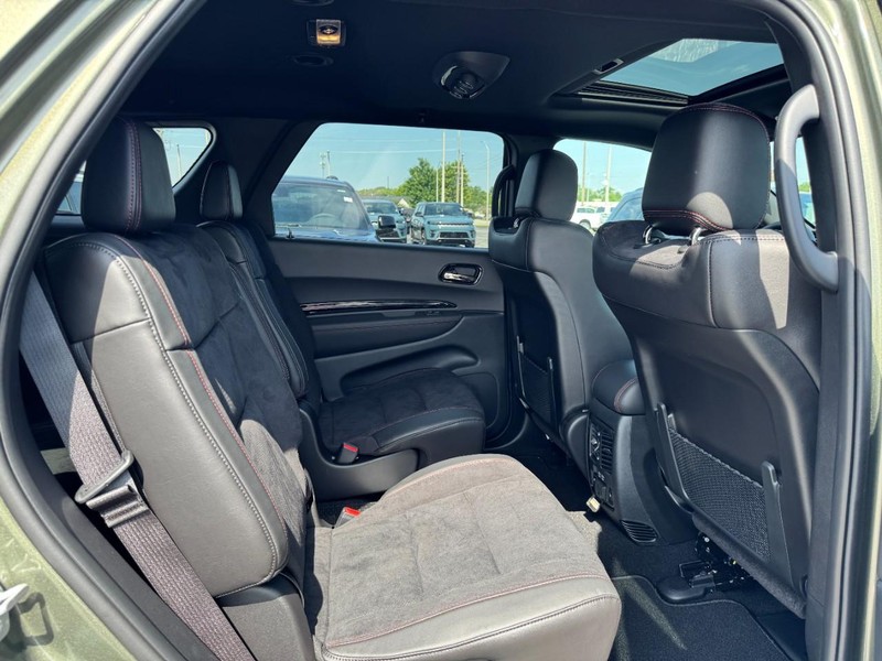 Dodge Durango Vehicle Full-screen Gallery Image 11