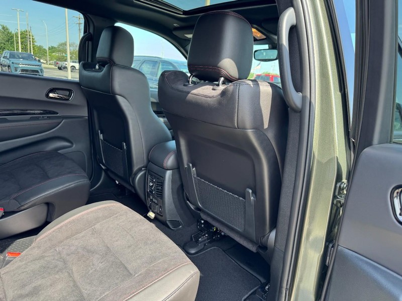 Dodge Durango Vehicle Full-screen Gallery Image 12