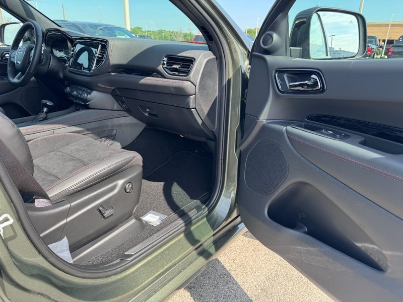 Dodge Durango Vehicle Full-screen Gallery Image 16