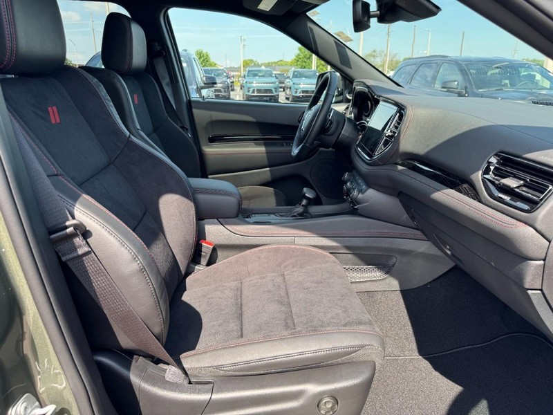 Dodge Durango Vehicle Full-screen Gallery Image 17