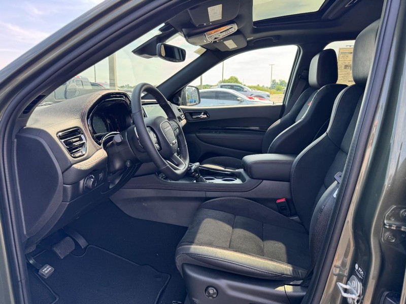 Dodge Durango Vehicle Full-screen Gallery Image 18