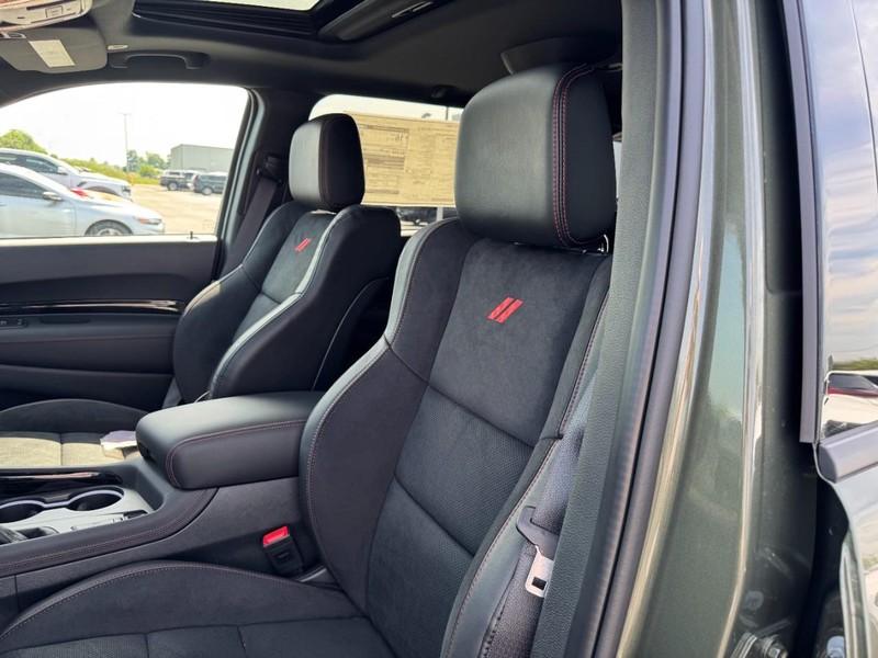Dodge Durango Vehicle Full-screen Gallery Image 19