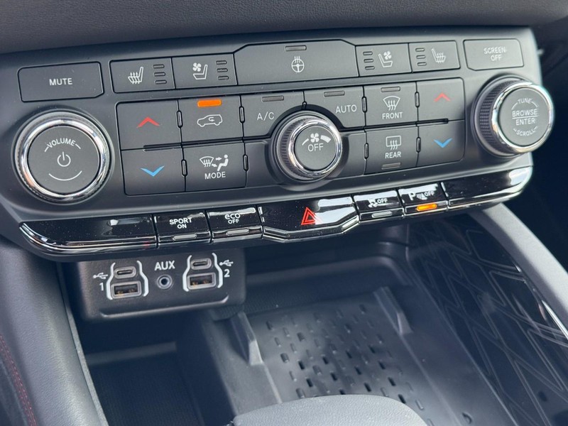 Dodge Durango Vehicle Full-screen Gallery Image 26