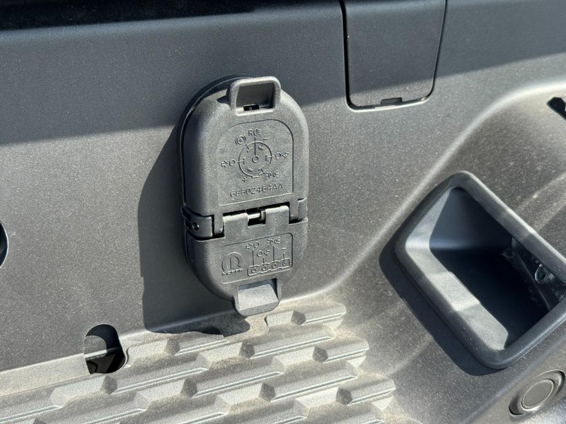 Ram 1500 Vehicle Full-screen Gallery Image 8