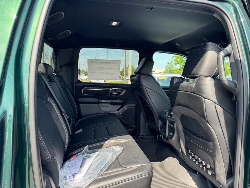 Ram 1500 Vehicle Full-screen Gallery Image 11
