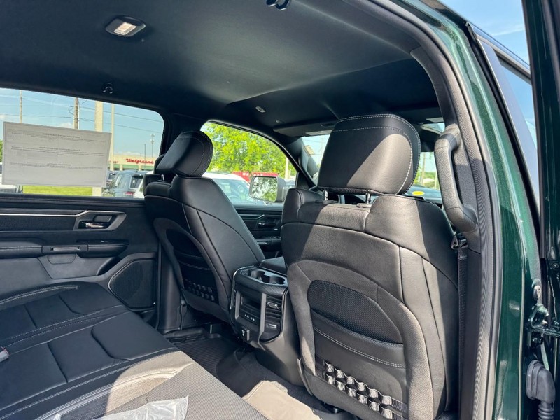 Ram 1500 Vehicle Full-screen Gallery Image 13