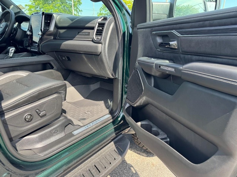 Ram 1500 Vehicle Full-screen Gallery Image 18