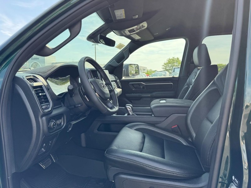 Ram 1500 Vehicle Full-screen Gallery Image 20