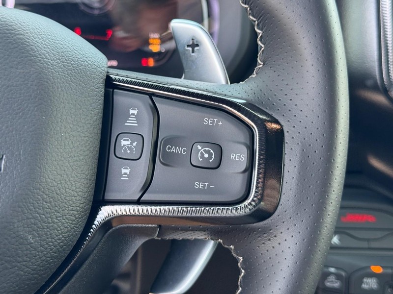 Ram 1500 Vehicle Full-screen Gallery Image 24