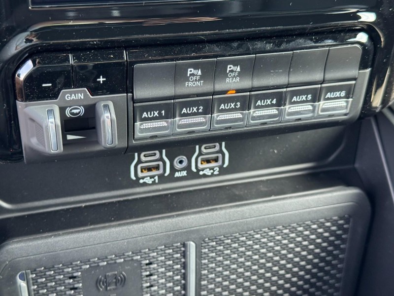 Ram 1500 Vehicle Full-screen Gallery Image 29