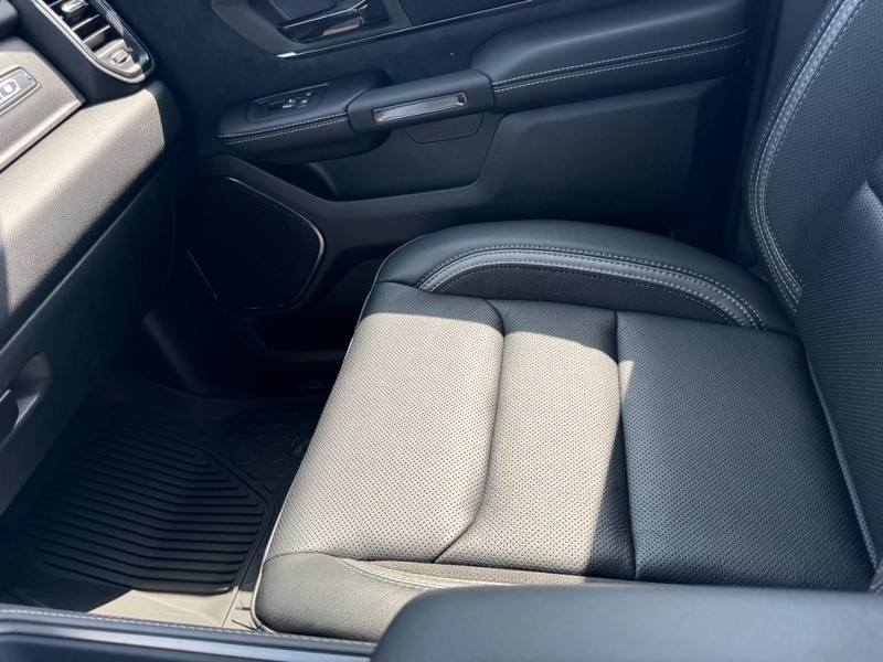 Ram 1500 Vehicle Full-screen Gallery Image 31