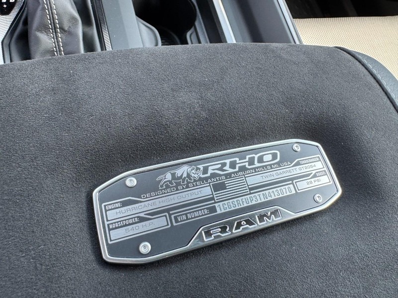 Ram 1500 Vehicle Full-screen Gallery Image 32